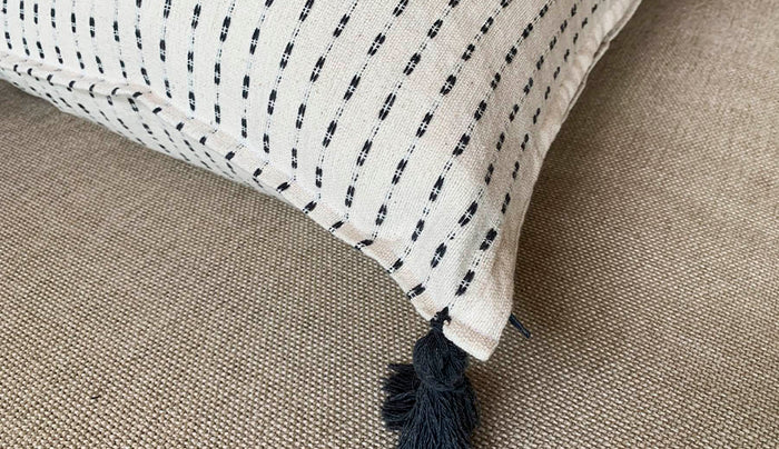 Funda de Cojín Blanco con Hilo Tejido Arte Zapoteco