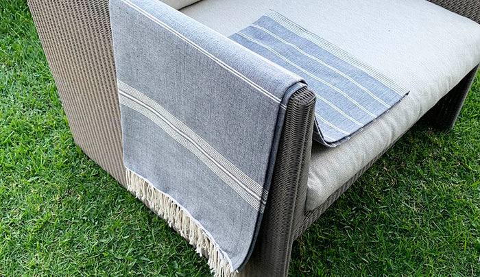 Frazada Gris con Rayas Arte Zapoteco