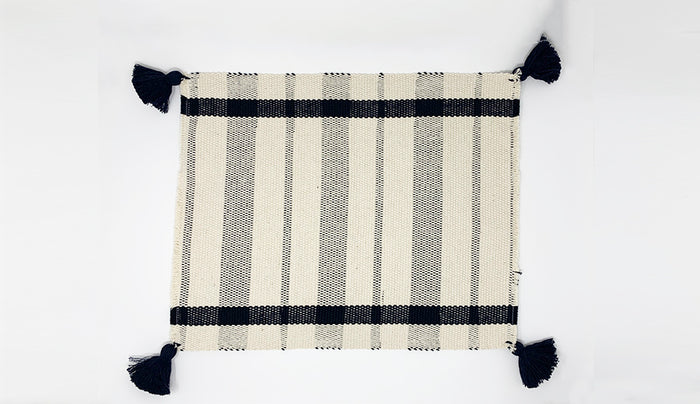 Mantelito Pompones Azul Arte Zapoteco