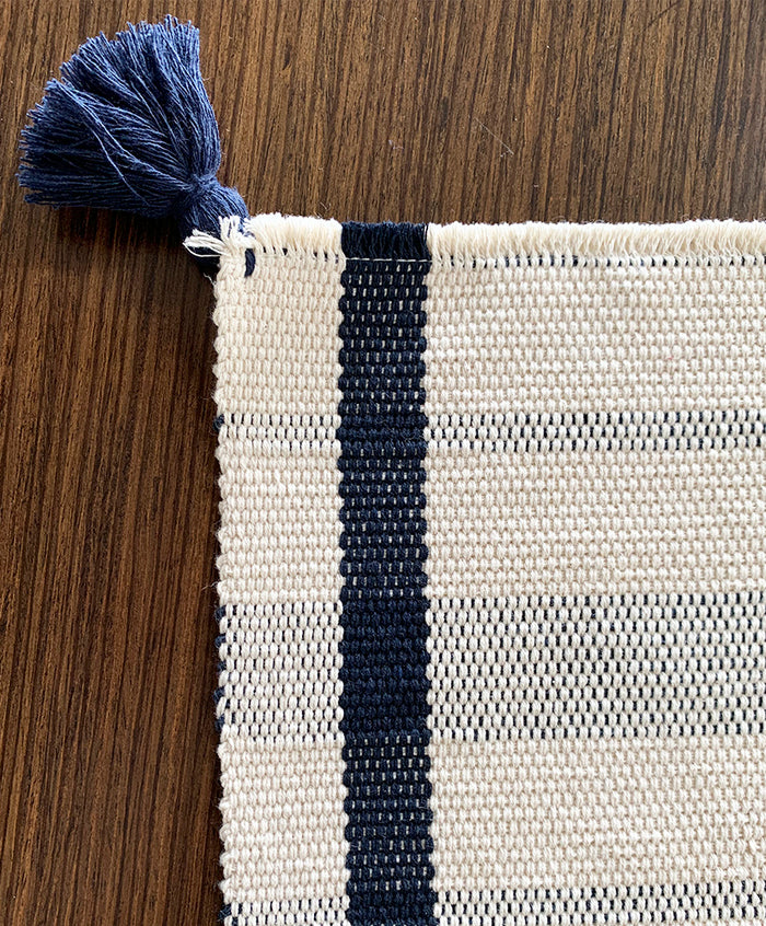 Mantelito Pompones Azul Arte Zapoteco