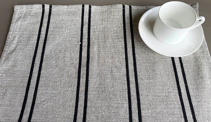 Mantelito Individual Gris Líneas Negras Arte Zapoteco