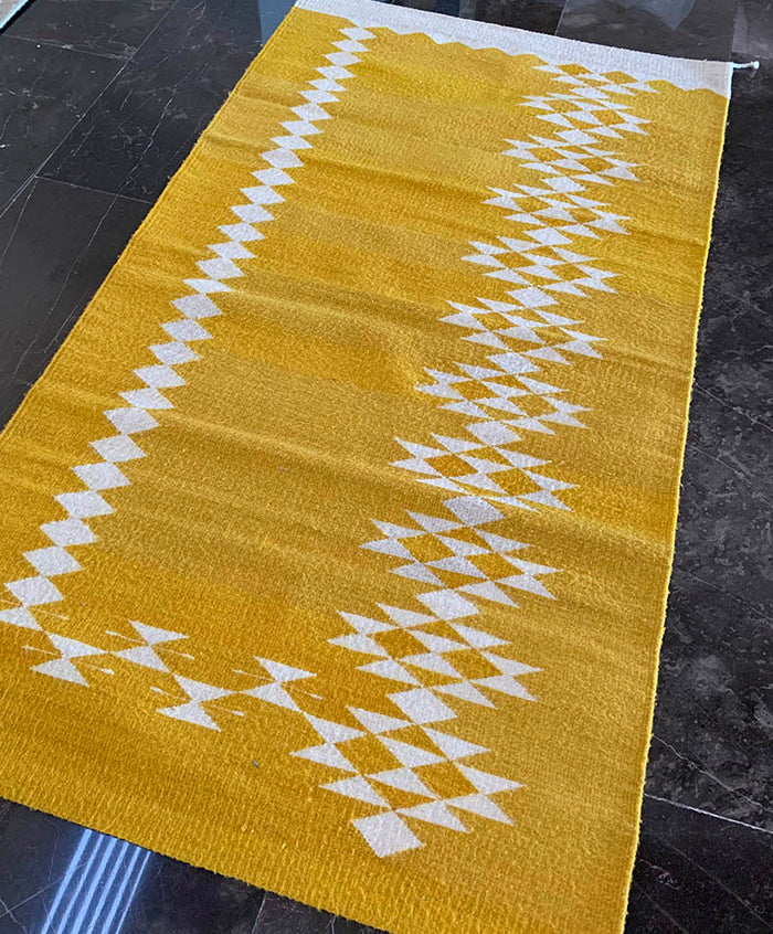 Tapete Amarillo Triángulos Arte Zapoteco