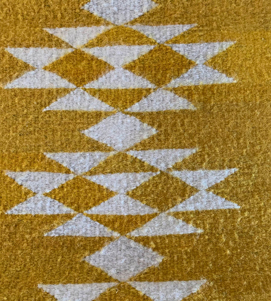 Tapete Amarillo Triángulos Arte Zapoteco