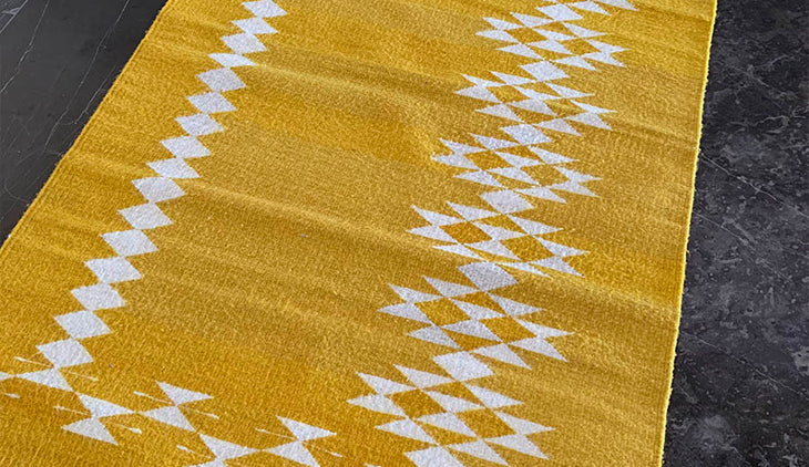 Tapete Amarillo Triángulos Arte Zapoteco